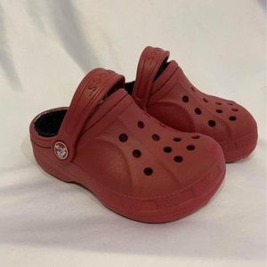 Crocs Childrens size 8/9. Dark red. Fleece lined.